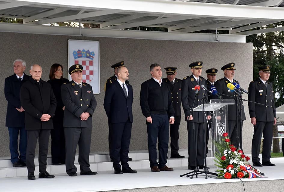 /FOTO-VIDEO/ Prisegnuo 41. naraštaj ročnika Hrvatske vojske na dragovoljnom osposobljavanju u Požegi