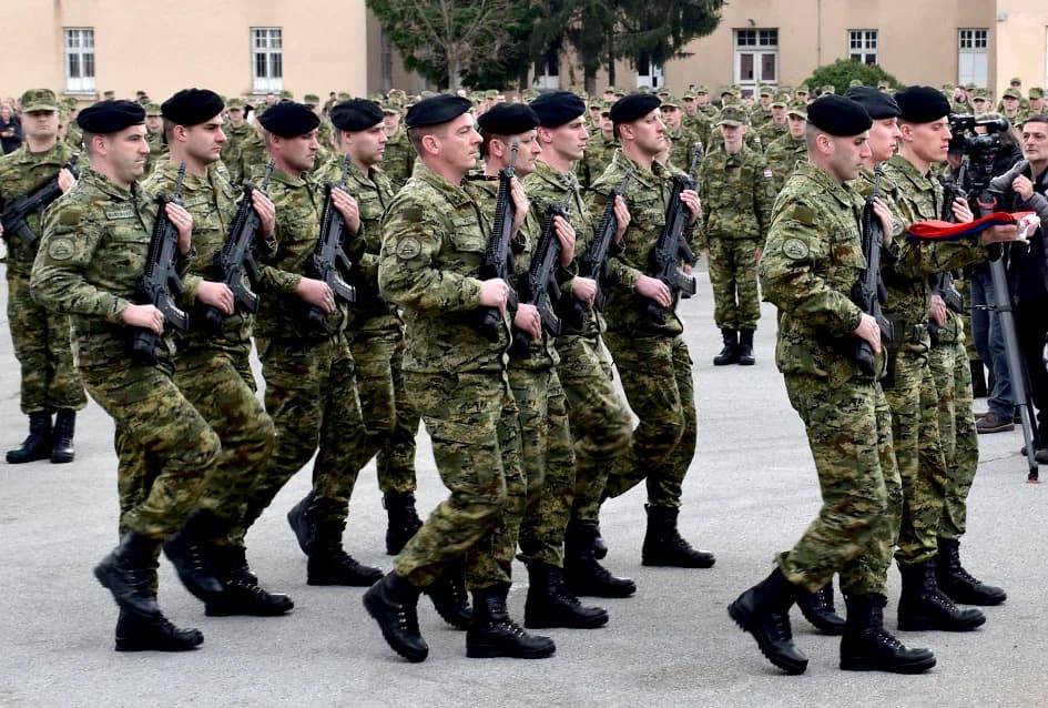 /FOTO-VIDEO/ Prisegnuo 41. naraštaj ročnika Hrvatske vojske na dragovoljnom osposobljavanju u Požegi