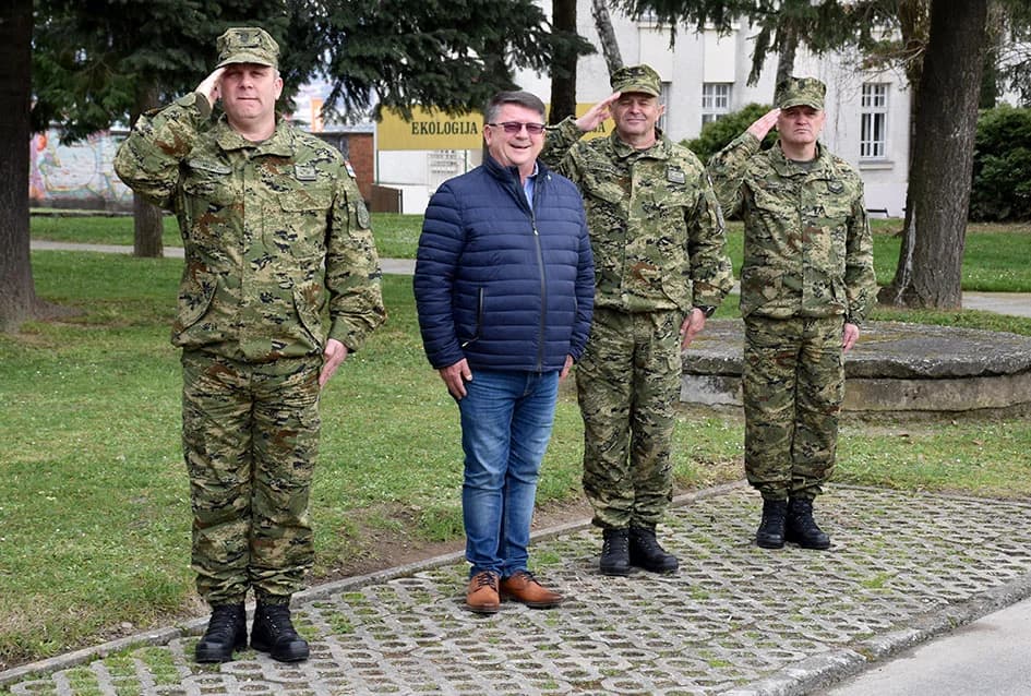 /FOTO-VIDEO/ Prisegnuo 41. naraštaj ročnika Hrvatske vojske na dragovoljnom osposobljavanju u Požegi