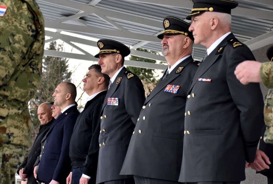 /FOTO-VIDEO/ Prisegnuo 41. naraštaj ročnika Hrvatske vojske na dragovoljnom osposobljavanju u Požegi