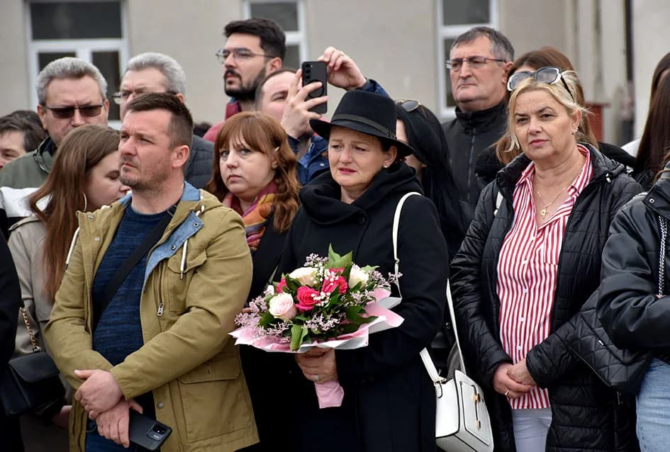 /FOTO-VIDEO/ Prisegnuo 41. naraštaj ročnika Hrvatske vojske na dragovoljnom osposobljavanju u Požegi