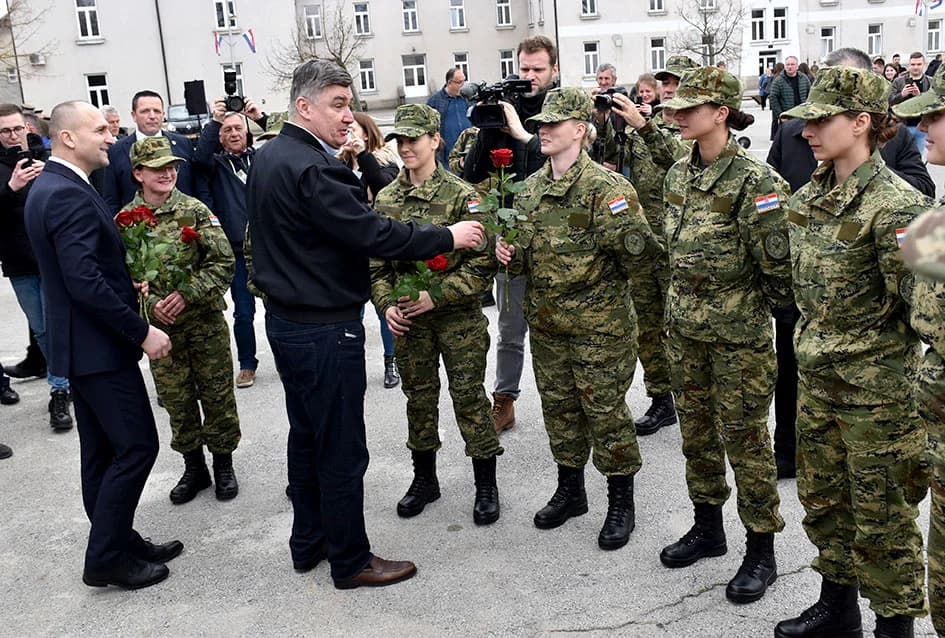 /FOTO-VIDEO/ Prisegnuo 41. naraštaj ročnika Hrvatske vojske na dragovoljnom osposobljavanju u Požegi