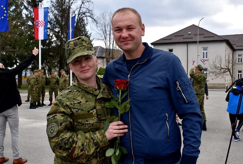 /FOTO-VIDEO/ Prisegnuo 41. naraštaj ročnika Hrvatske vojske na dragovoljnom osposobljavanju u Požegi