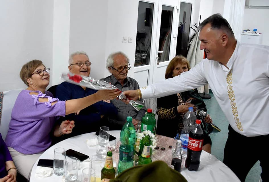 PROSLAVLJEN DAN ŽENA U MATICI UMIROVLJENIKA VELIKA: Cvijet za svaku posjetiteljicu