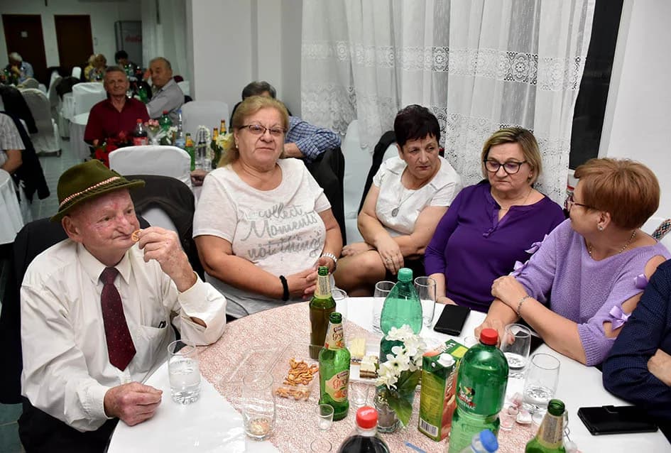 PROSLAVLJEN DAN ŽENA U MATICI UMIROVLJENIKA VELIKA: Cvijet za svaku posjetiteljicu
