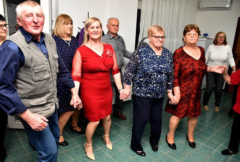 PROSLAVLJEN DAN ŽENA U MATICI UMIROVLJENIKA VELIKA: Cvijet za svaku posjetiteljicu