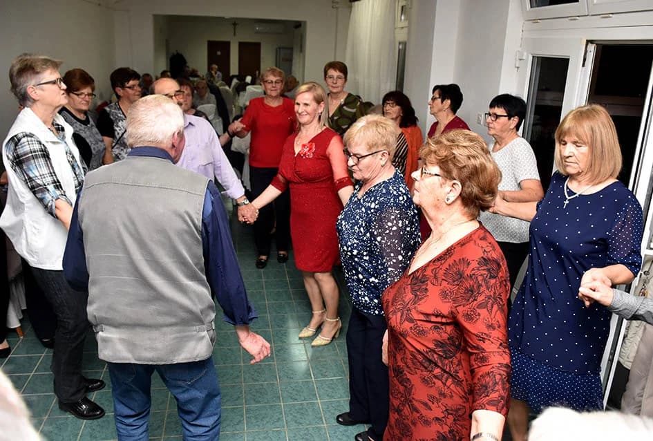 PROSLAVLJEN DAN ŽENA U MATICI UMIROVLJENIKA VELIKA: Cvijet za svaku posjetiteljicu