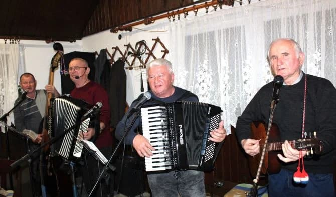 Uz roštilj, pjesmu i ples proslavili Dan žena