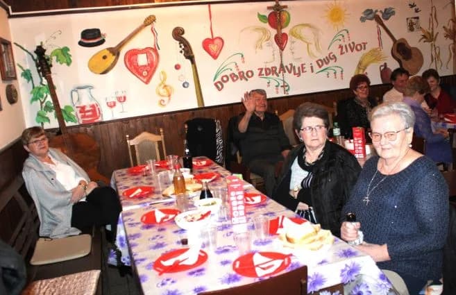 Uz roštilj, pjesmu i ples proslavili Dan žena