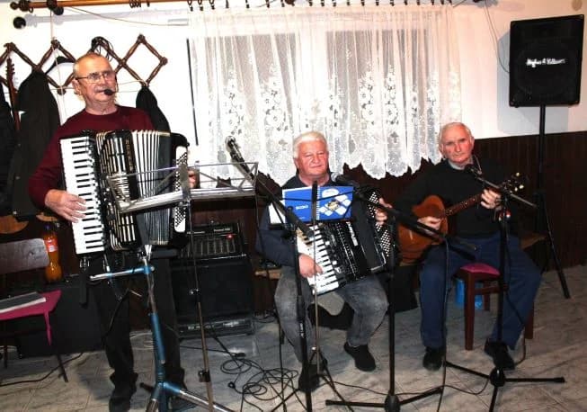 Uz roštilj, pjesmu i ples proslavili Dan žena