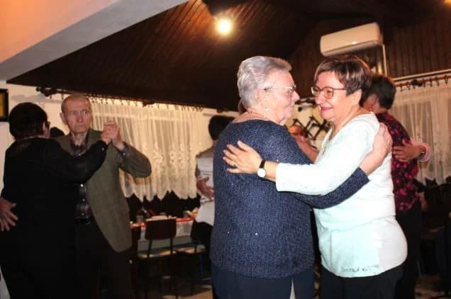 Uz roštilj, pjesmu i ples proslavili Dan žena