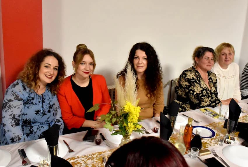 SLAVLJE U TORNJU: Kolom sa 130 žena i veselim pjesmama bake, supruge i djevojke proslavile svoj dan
