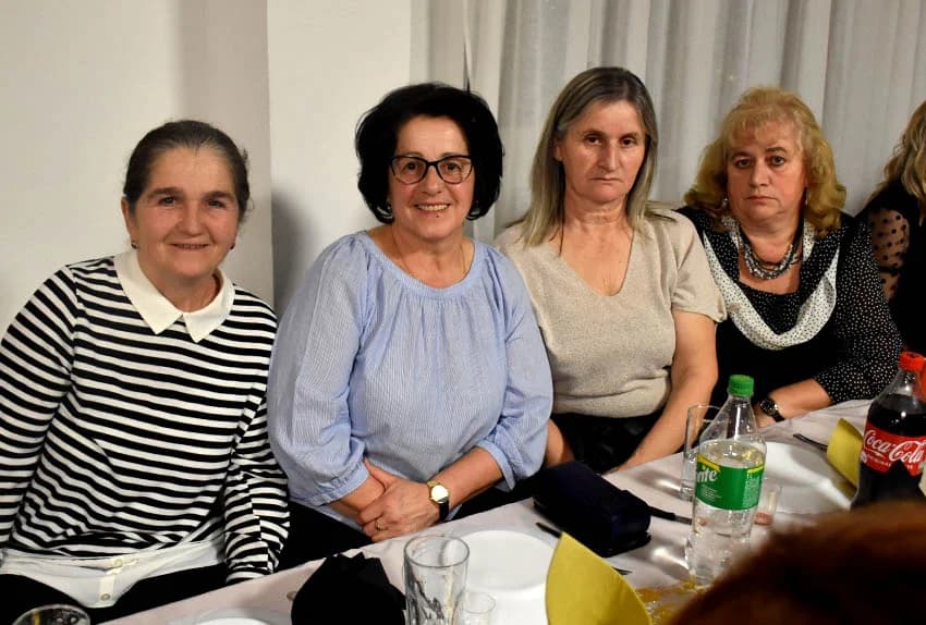 SLAVLJE U TORNJU: Kolom sa 130 žena i veselim pjesmama bake, supruge i djevojke proslavile svoj dan