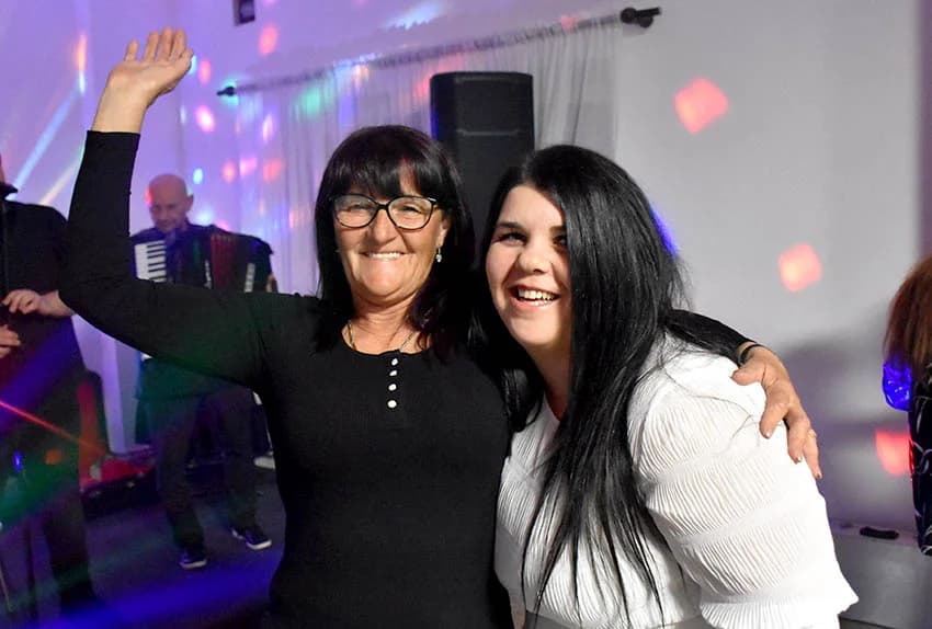 SLAVLJE U TORNJU: Kolom sa 130 žena i veselim pjesmama bake, supruge i djevojke proslavile svoj dan