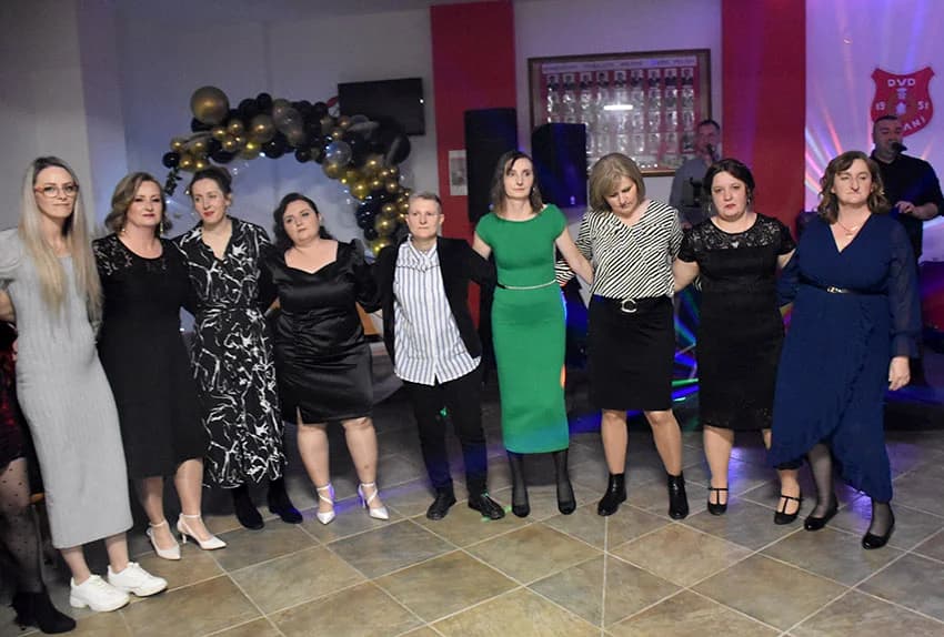 SLAVLJE U TORNJU: Kolom sa 130 žena i veselim pjesmama bake, supruge i djevojke proslavile svoj dan