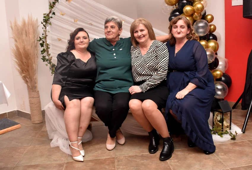 SLAVLJE U TORNJU: Kolom sa 130 žena i veselim pjesmama bake, supruge i djevojke proslavile svoj dan