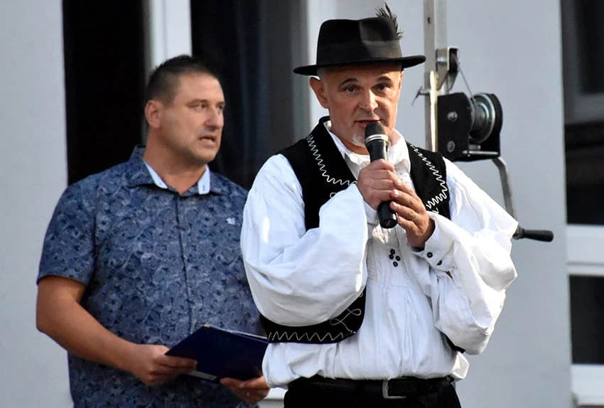 [FOTOGALERIJA] Ljepota tradicije i narodnih običaja dočarana na tradicionalnoj manifestaciji u Jakšiću ʼPjesmom u jesenʼ