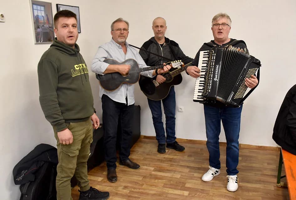 MANJINSKA PROSLAVA. Mještani Laza i okolnih sela na Požeškoj gori zajedno slavili Dan žena