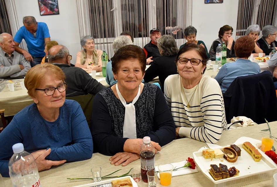 MANJINSKA PROSLAVA. Mještani Laza i okolnih sela na Požeškoj gori zajedno slavili Dan žena