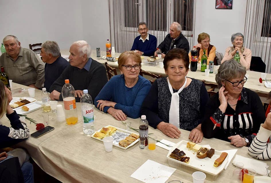 MANJINSKA PROSLAVA. Mještani Laza i okolnih sela na Požeškoj gori zajedno slavili Dan žena