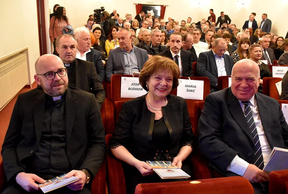 Zahvale za izniman doprinos: Uručene nagrade grada Požege zaslužnim građanima