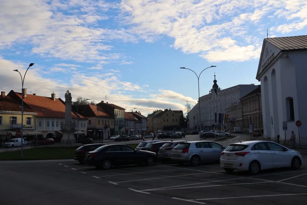 /FOTO-VIDEO/ Svečani prijavak požeške Gradske straže gradonačelniku Željku Glaviću povodom Dana grada