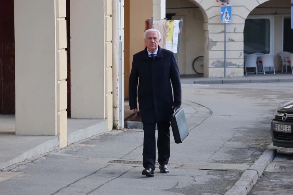 /FOTO-VIDEO/ Svečani prijavak požeške Gradske straže gradonačelniku Željku Glaviću povodom Dana grada