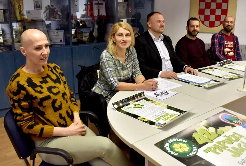 PAPUČKI JAGLACI 2024.: Pohod stotina planinara i ljubitelja prirode po šest staza slavonske planine