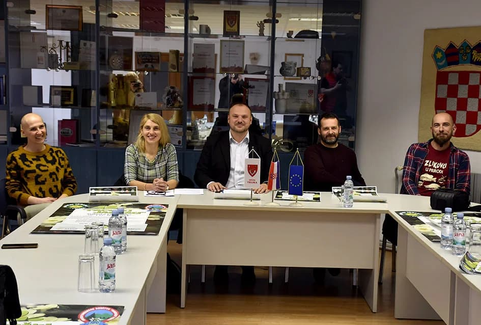 PAPUČKI JAGLACI 2024.: Pohod stotina planinara i ljubitelja prirode po šest staza slavonske planine