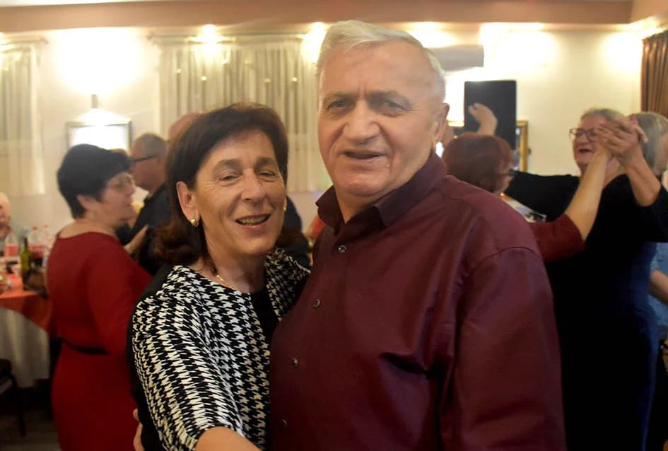 PROSLAVA DANA ŽENA U SVEČANOJ SALI LUKI: Pjesmom i  plesom  žene obilježile svoj dan