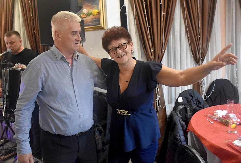 PROSLAVA DANA ŽENA U SVEČANOJ SALI LUKI: Pjesmom i  plesom  žene obilježile svoj dan