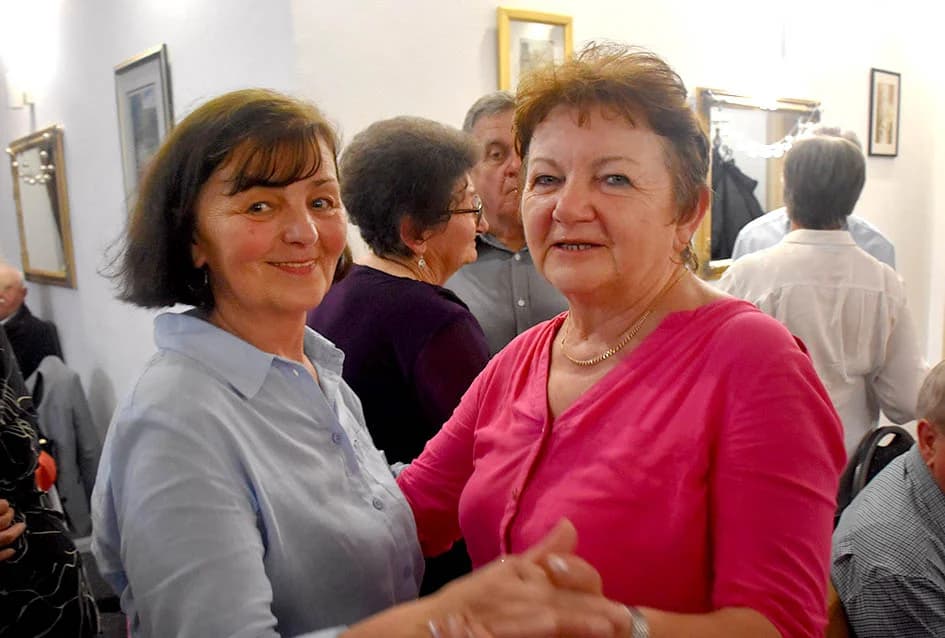 PROSLAVA DANA ŽENA U SVEČANOJ SALI LUKI: Pjesmom i  plesom  žene obilježile svoj dan