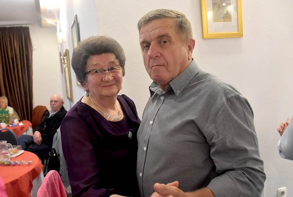 PROSLAVA DANA ŽENA U SVEČANOJ SALI LUKI: Pjesmom i  plesom  žene obilježile svoj dan