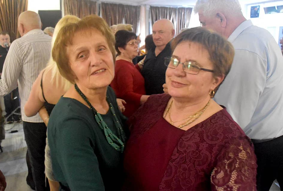 PROSLAVA DANA ŽENA U SVEČANOJ SALI LUKI: Pjesmom i  plesom  žene obilježile svoj dan