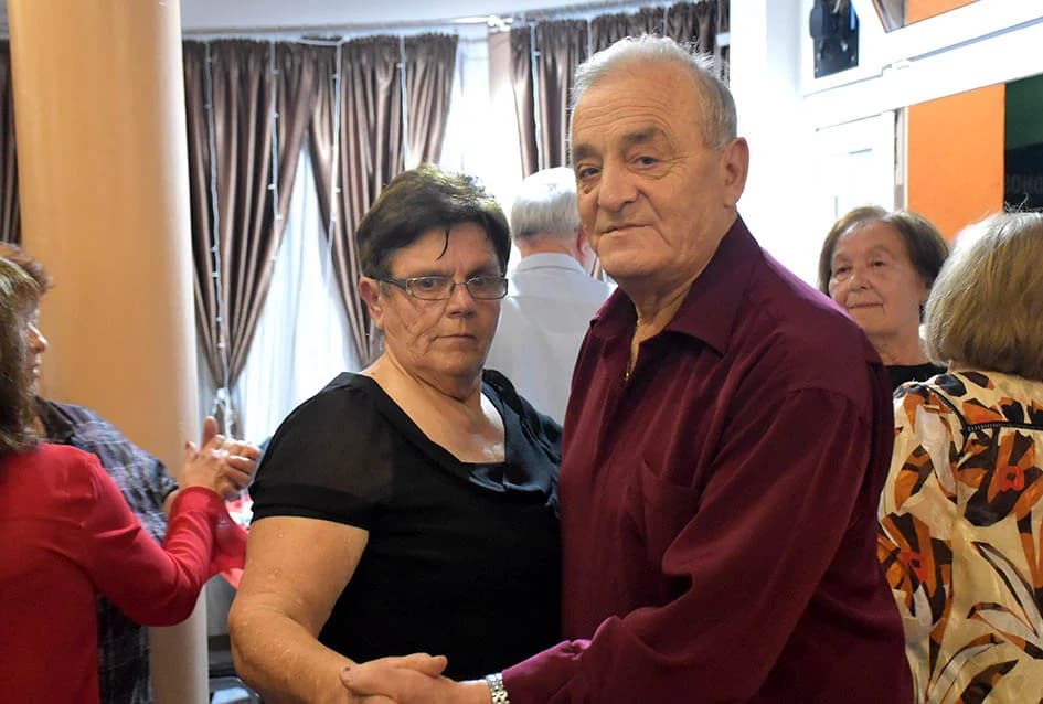 PROSLAVA DANA ŽENA U SVEČANOJ SALI LUKI: Pjesmom i  plesom  žene obilježile svoj dan