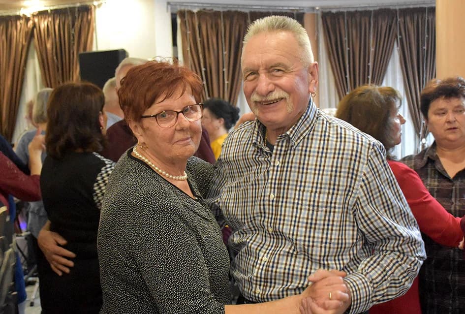 PROSLAVA DANA ŽENA U SVEČANOJ SALI LUKI: Pjesmom i  plesom  žene obilježile svoj dan