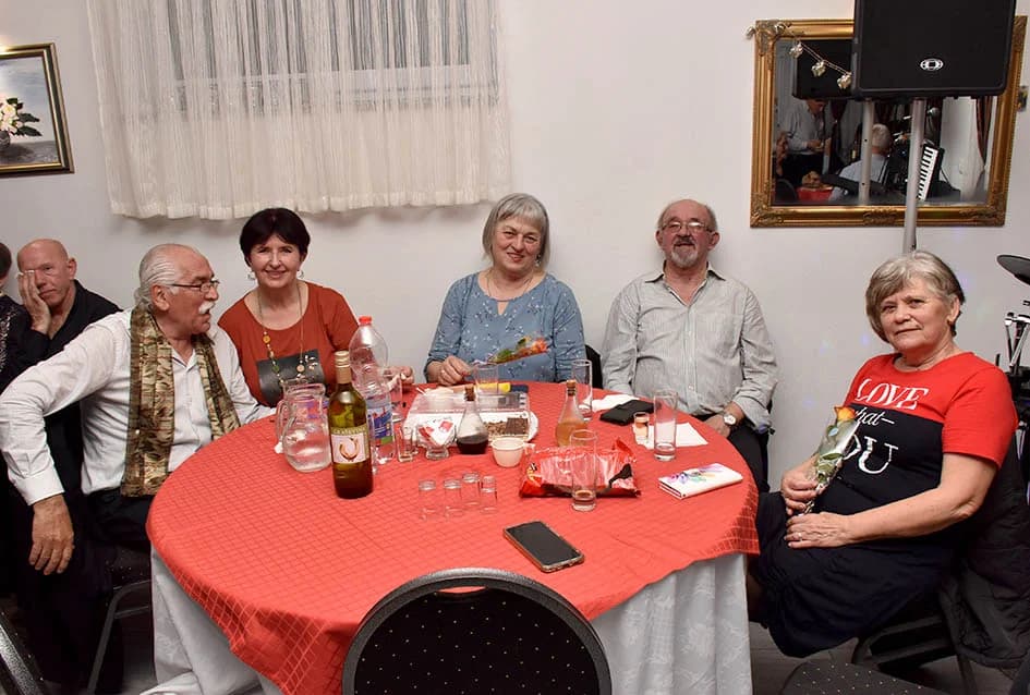 PROSLAVA DANA ŽENA U SVEČANOJ SALI LUKI: Pjesmom i  plesom  žene obilježile svoj dan
