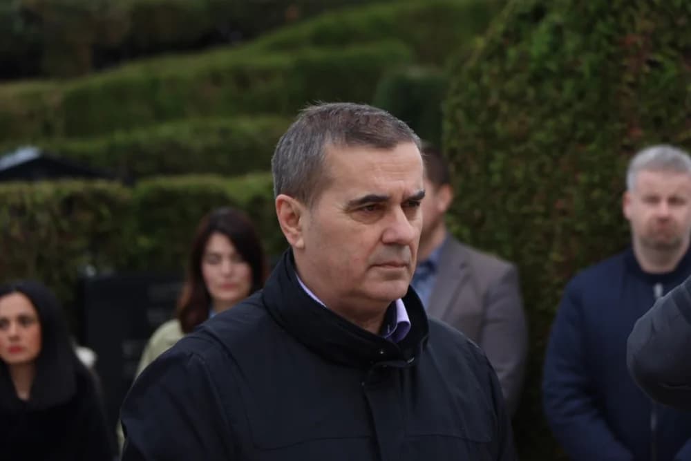 Položeni vijenci i zapaljene svijeće na Groblju sv. Ilije i Trgu 123. brigade povodom obiljeđavanja Dana grada Požege