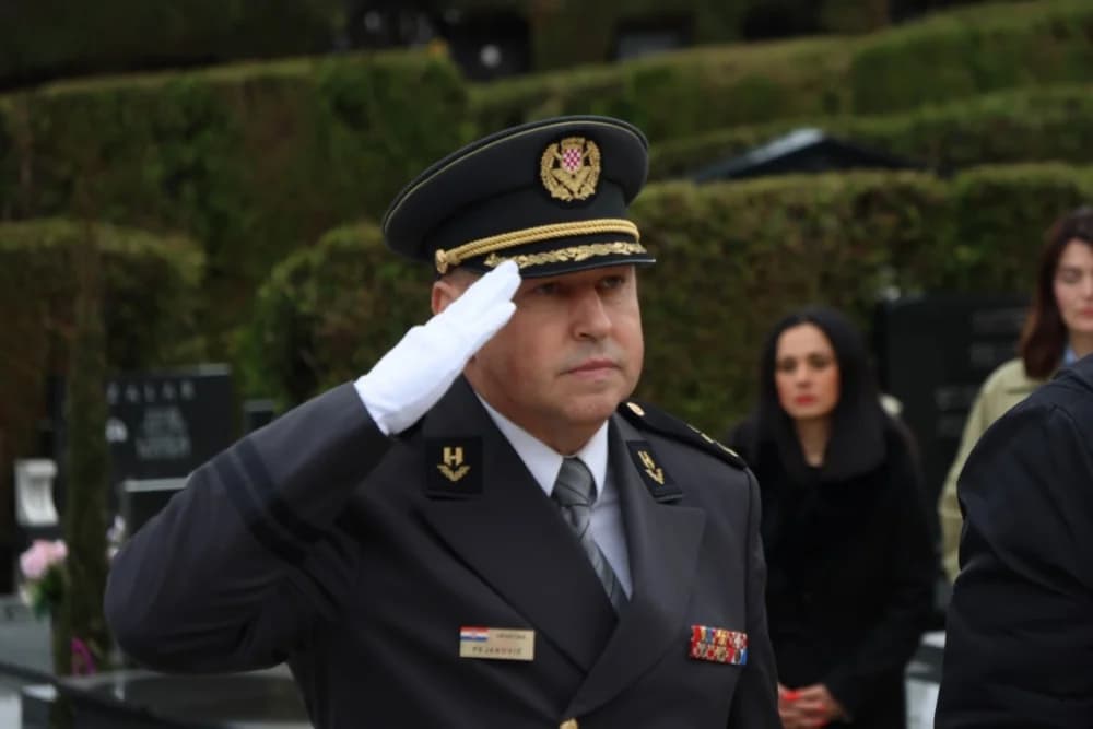 Položeni vijenci i zapaljene svijeće na Groblju sv. Ilije i Trgu 123. brigade povodom obiljeđavanja Dana grada Požege