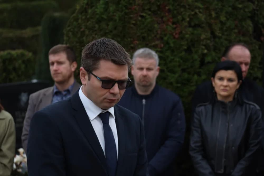 Položeni vijenci i zapaljene svijeće na Groblju sv. Ilije i Trgu 123. brigade povodom obiljeđavanja Dana grada Požege