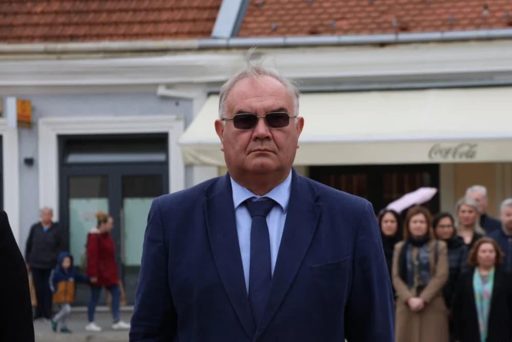 Položeni vijenci i zapaljene svijeće na Groblju sv. Ilije i Trgu 123. brigade povodom obiljeđavanja Dana grada Požege