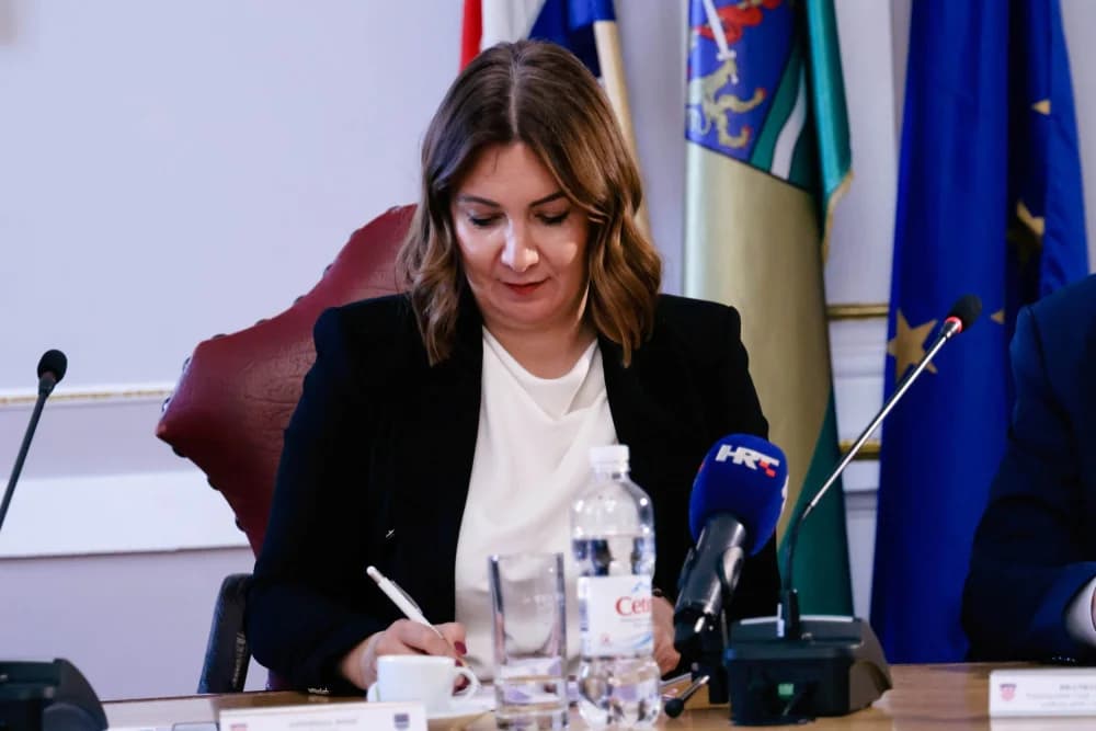 Ministar Bačić u Požegi potpisao odluku o primopredaji predmeta državne imovine