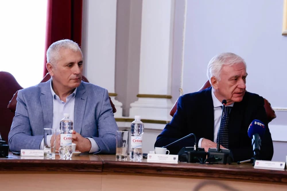Ministar Bačić u Požegi potpisao odluku o primopredaji predmeta državne imovine