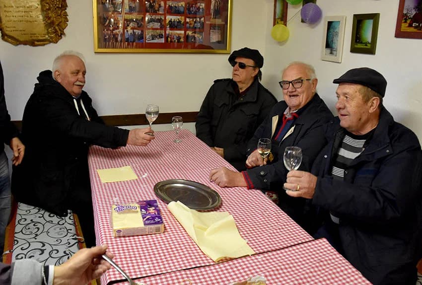 POŽEŠKI VINOGRADARI SLAVILI GRGUREVO: Uz pjesmu, obilje hrane i dobru graševinu fešte do jutarnjih sati