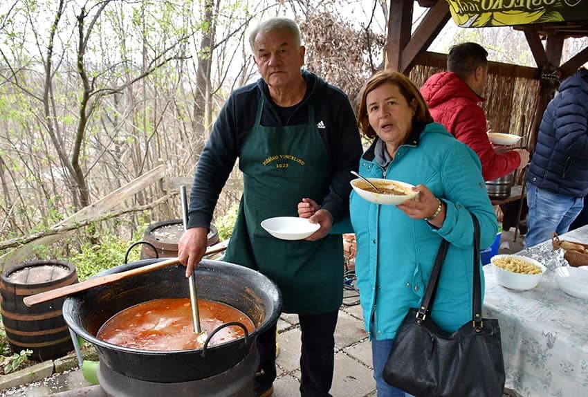 POŽEŠKI VINOGRADARI SLAVILI GRGUREVO: Uz pjesmu, obilje hrane i dobru graševinu fešte do jutarnjih sati