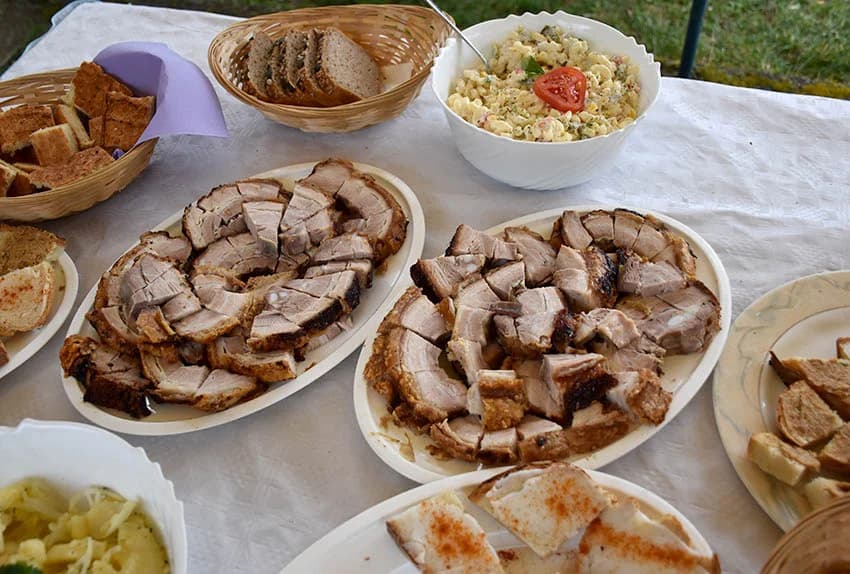 POŽEŠKI VINOGRADARI SLAVILI GRGUREVO: Uz pjesmu, obilje hrane i dobru graševinu fešte do jutarnjih sati