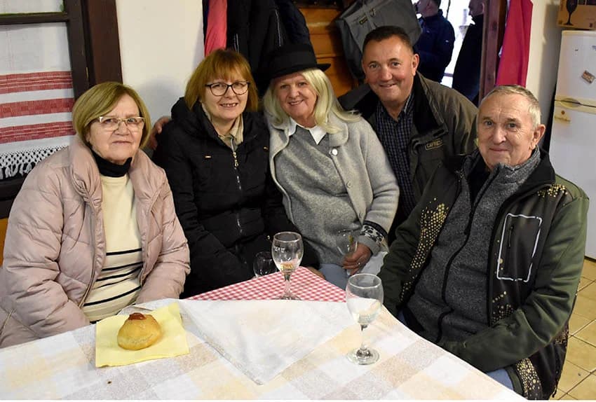 POŽEŠKI VINOGRADARI SLAVILI GRGUREVO: Uz pjesmu, obilje hrane i dobru graševinu fešte do jutarnjih sati