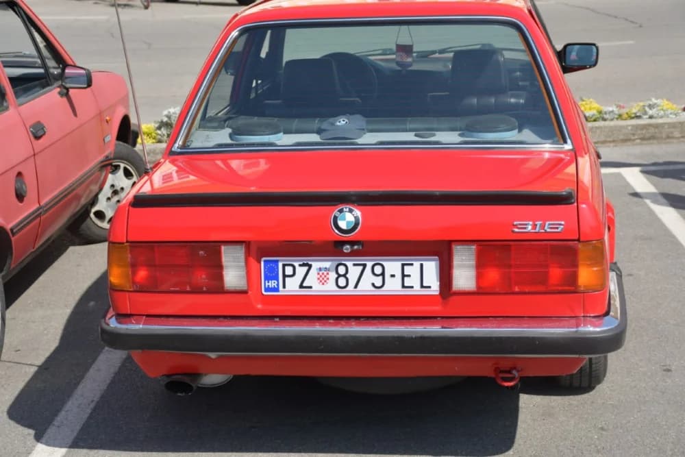 Karavana oldtimer vozila boravila u Požegi /FOTO/