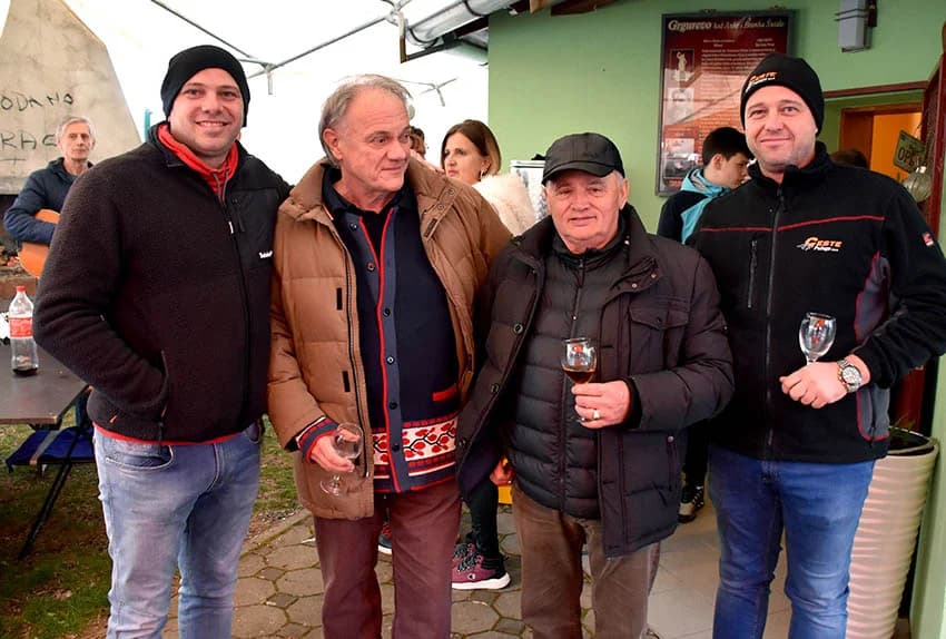 POŽEŠKI VINOGRADARI SLAVILI GRGUREVO: Uz pjesmu, obilje hrane i dobru graševinu fešte do jutarnjih sati