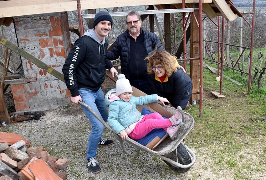 POŽEŠKI VINOGRADARI SLAVILI GRGUREVO: Uz pjesmu, obilje hrane i dobru graševinu fešte do jutarnjih sati